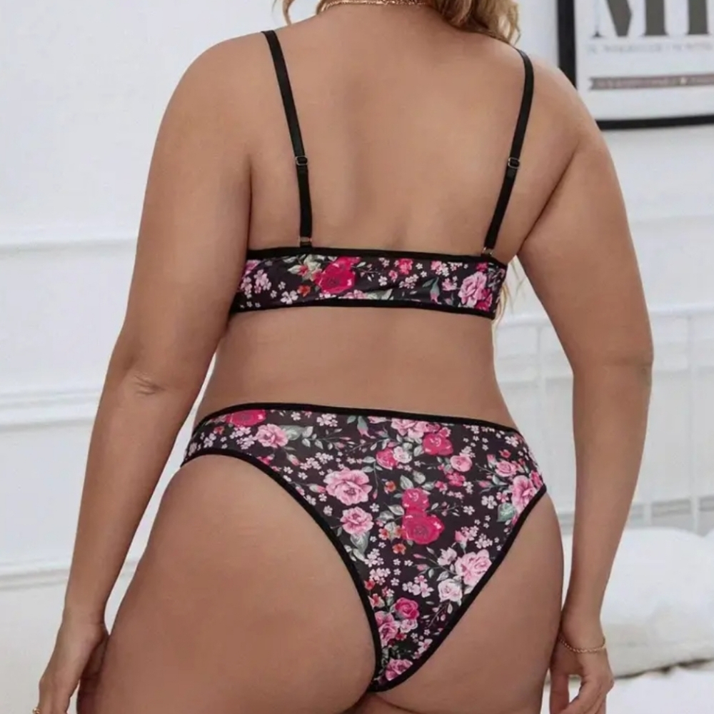 Elegant Floral Bralette and Panty Set - Picture 2 of 6